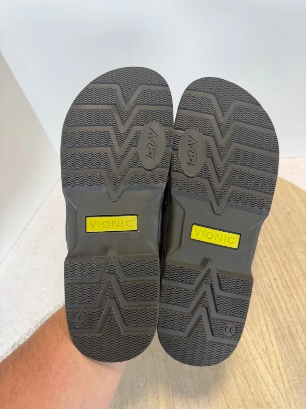Vionic Ryder Mens 8 Gray Orthotic Arch Support Thong Flip Flop Sandals NWOT